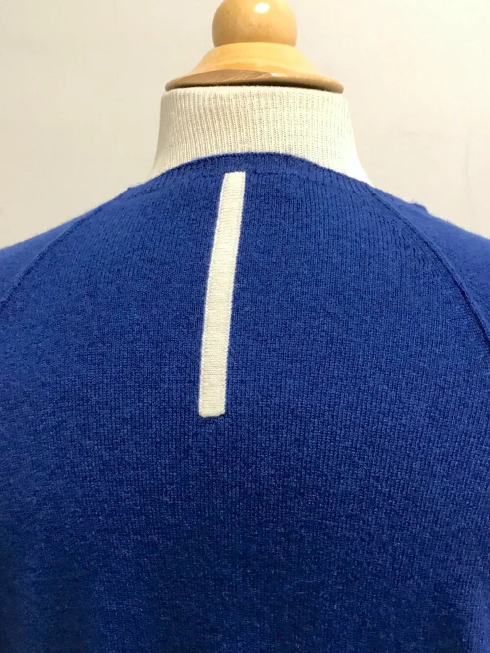Duffy cashmere blue reverse edge crew neck sweater thumbholes M